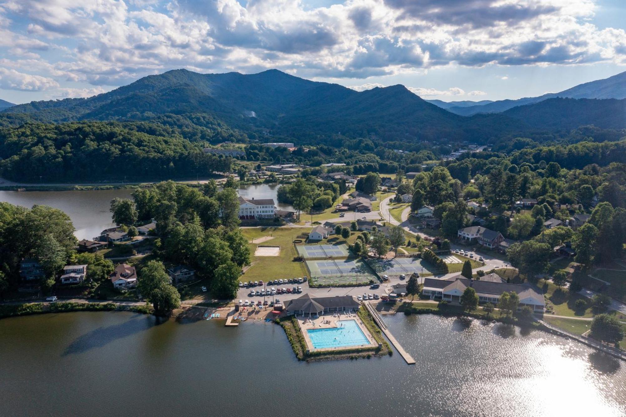 English Roses Lake Junaluska Luaran gambar